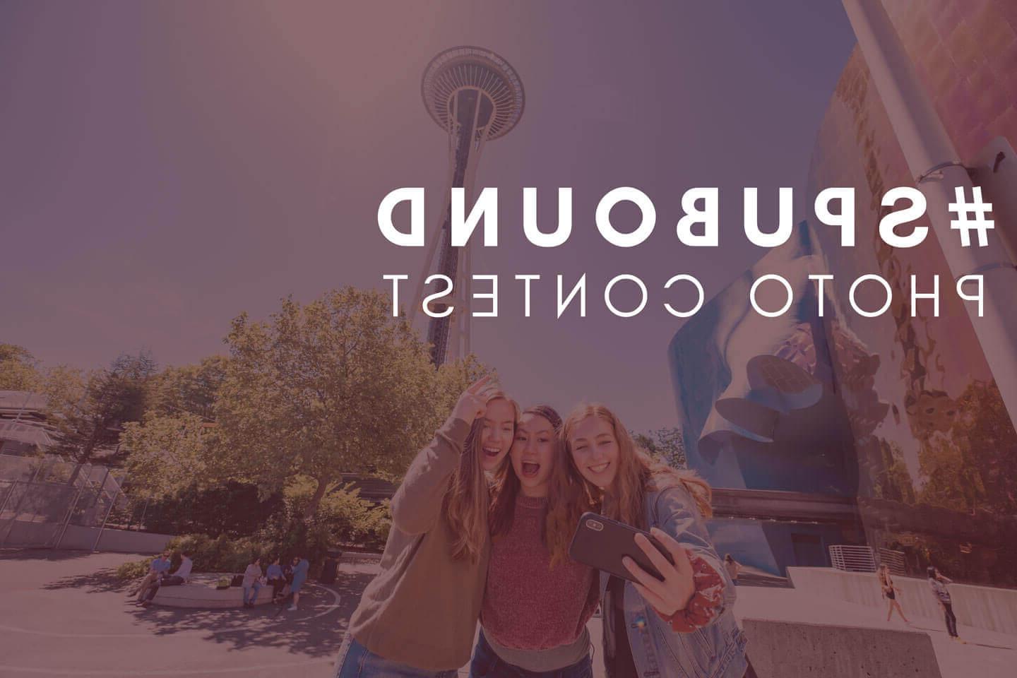 三个女孩在西雅图中心前自拍